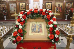 В Светлое Христово Воскресение Игумен Нестор (Болков ) совершил Литургию в Богоявленском мужском монастыре.